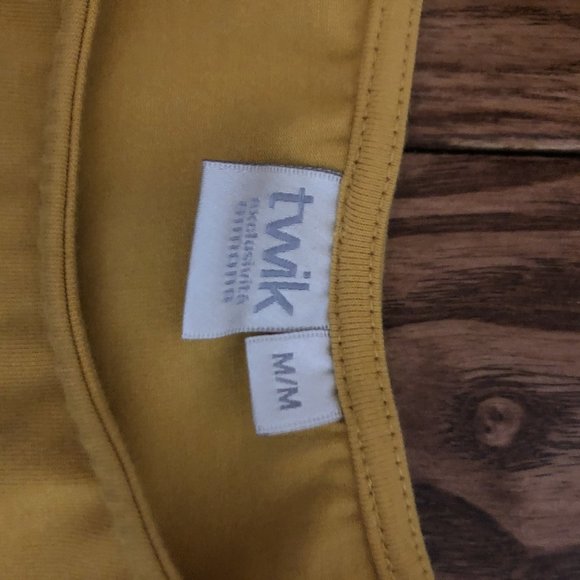 Bodycon Yellow dress - Picture 2 of 2